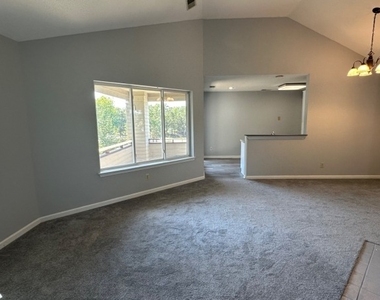 4 Harker Hill Dr - Photo Thumbnail 3