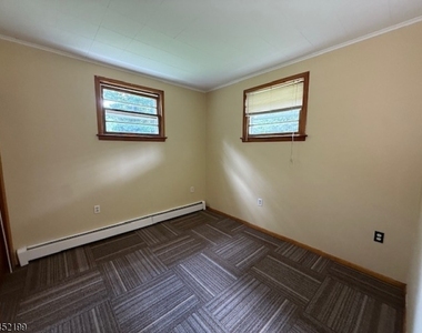 103 Edgewood Ln - Photo Thumbnail 8