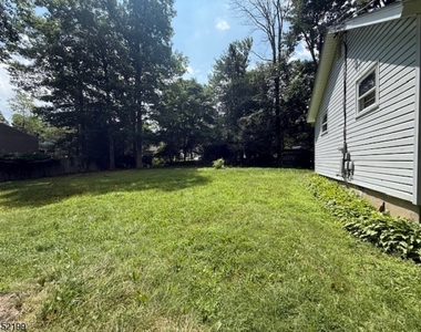 103 Edgewood Ln - Photo Thumbnail 2