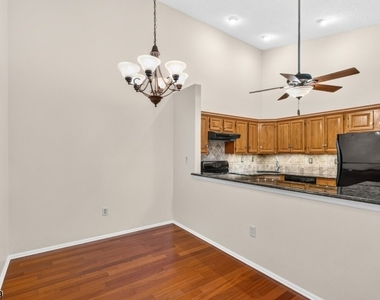 4006 Crawford Ct - Photo Thumbnail 8