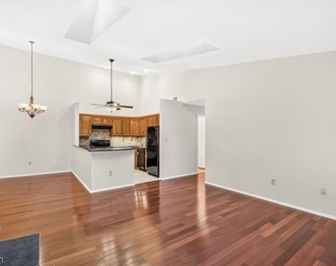 4006 Crawford Ct - Photo Thumbnail 3