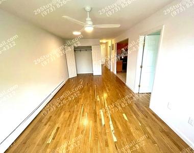 29 Stuyvesant Avenue - Photo Thumbnail 3