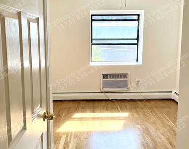 29 Stuyvesant Avenue - Photo Thumbnail 6
