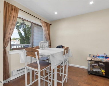 119 Avery Avenue - Photo Thumbnail 4