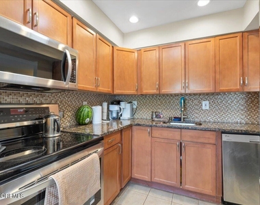 119 Avery Avenue - Photo Thumbnail 6