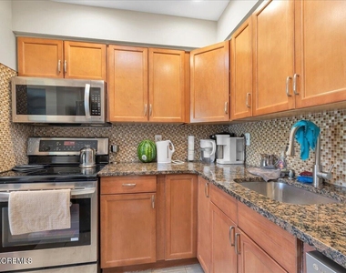119 Avery Avenue - Photo Thumbnail 8