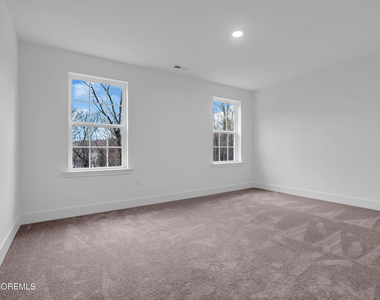 163 Woolley Court - Photo Thumbnail 15