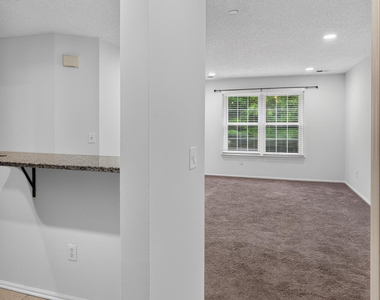 92 Des Moines Court - Photo Thumbnail 5