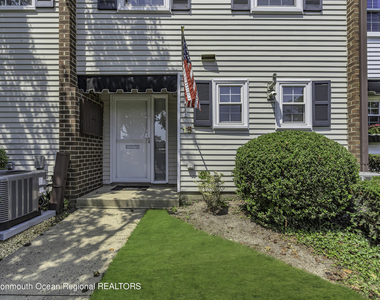 15 Linden Drive - Photo Thumbnail 2