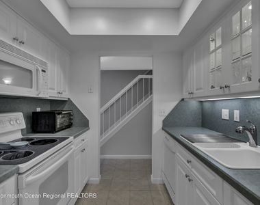 15 Linden Drive - Photo Thumbnail 8