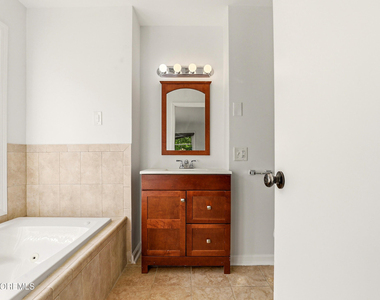 2021 Paterson Avenue - Photo Thumbnail 19