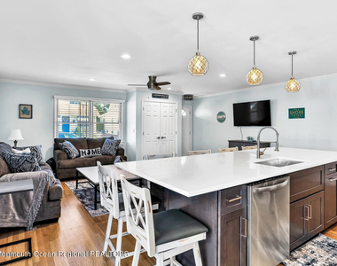 1813 Bradley Terrace - Photo Thumbnail 7