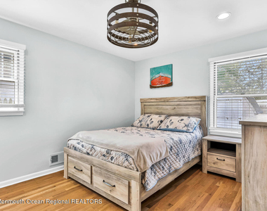 1813 Bradley Terrace - Photo Thumbnail 11