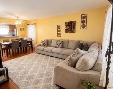 728 Greens Avenue - Photo Thumbnail 3