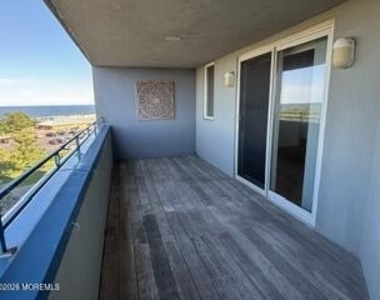 300 Ocean Avenue N - Photo Thumbnail 3