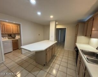 300 Ocean Avenue N - Photo Thumbnail 25