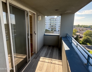 300 Ocean Avenue N - Photo Thumbnail 5
