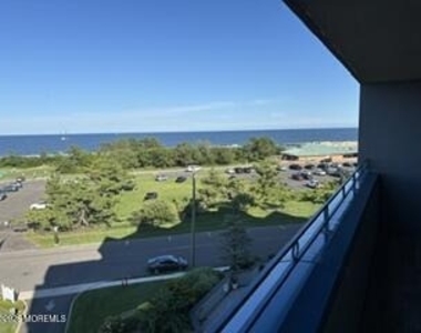 300 Ocean Avenue N - Photo Thumbnail 2