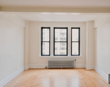 East 68 Street - Photo Thumbnail 1