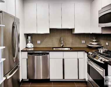 West 67th Street - Photo Thumbnail 2