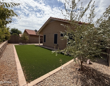 7568 W Kerry Lane - Photo Thumbnail 24