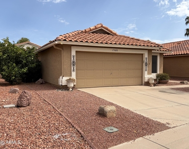 7568 W Kerry Lane - Photo Thumbnail 27
