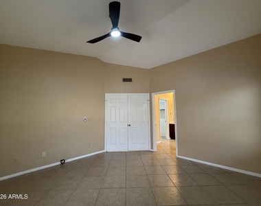 7568 W Kerry Lane - Photo Thumbnail 13