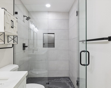 5117 E Beck Lane - Photo Thumbnail 15