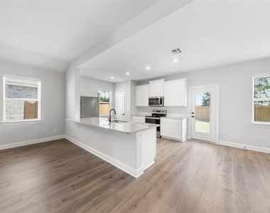 301 Magnolia Boulevard - Photo Thumbnail 1