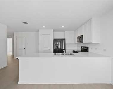 638 Montclair Avenue - Photo Thumbnail 4