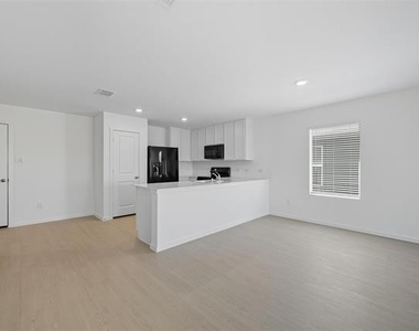 638 Montclair Avenue - Photo Thumbnail 2