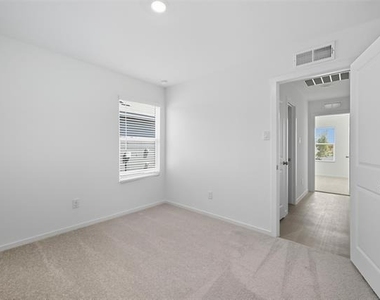 638 Montclair Avenue - Photo Thumbnail 8