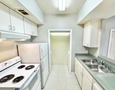 631 Texas Street - Photo Thumbnail 4
