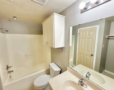 631 Texas Street - Photo Thumbnail 10