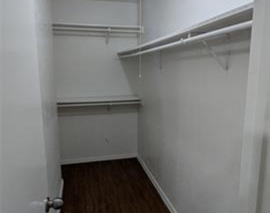 415 Liberty Place - Photo Thumbnail 11