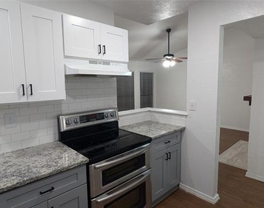 415 Liberty Place - Photo Thumbnail 7