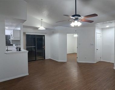 415 Liberty Place - Photo Thumbnail 4
