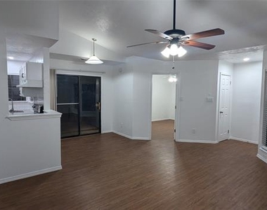 415 Liberty Place - Photo Thumbnail 3