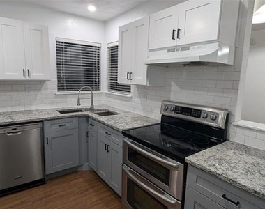 415 Liberty Place - Photo Thumbnail 5