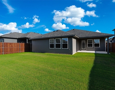 704 Rusty Spurs Place - Photo Thumbnail 18