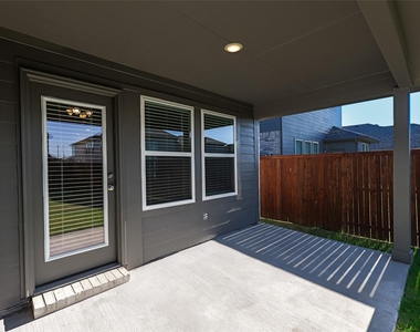 704 Rusty Spurs Place - Photo Thumbnail 17