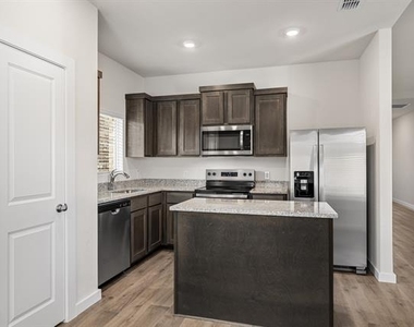 1722 Paul Drive - Photo Thumbnail 2