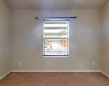 4651 Penelope Lane - Photo Thumbnail 10