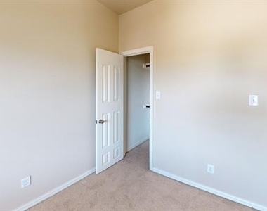 4651 Penelope Lane - Photo Thumbnail 11