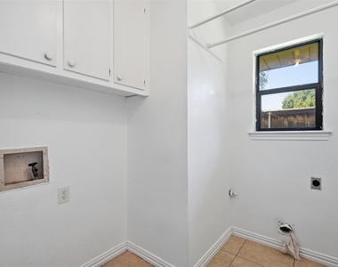 2728 Northcrest Drive - Photo Thumbnail 15
