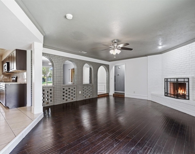 2728 Northcrest Drive - Photo Thumbnail 11