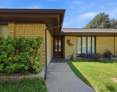 2728 Northcrest Drive - Photo Thumbnail 6