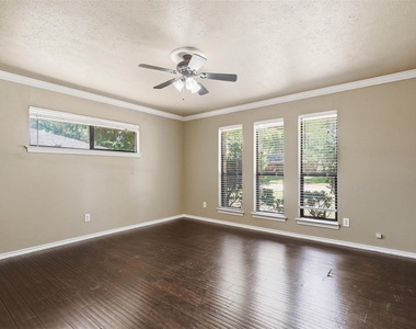 2728 Northcrest Drive - Photo Thumbnail 16