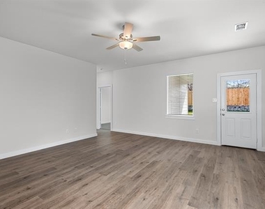 1701 Paul Drive - Photo Thumbnail 4