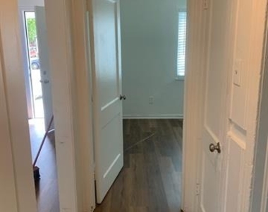 517 Hawthorne Street - Photo Thumbnail 6